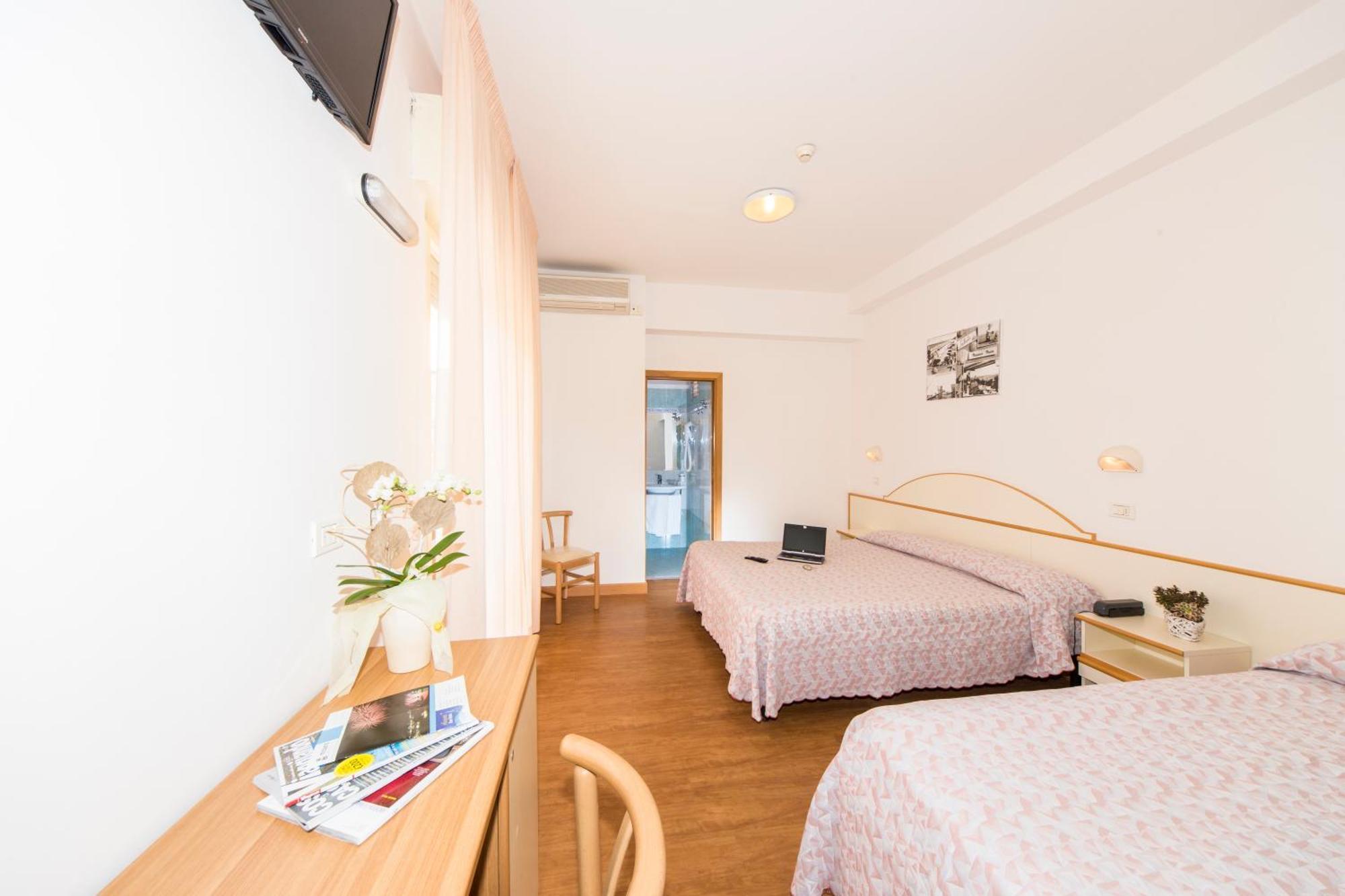 Hotel Silvia Misano Adriatico Kamer foto