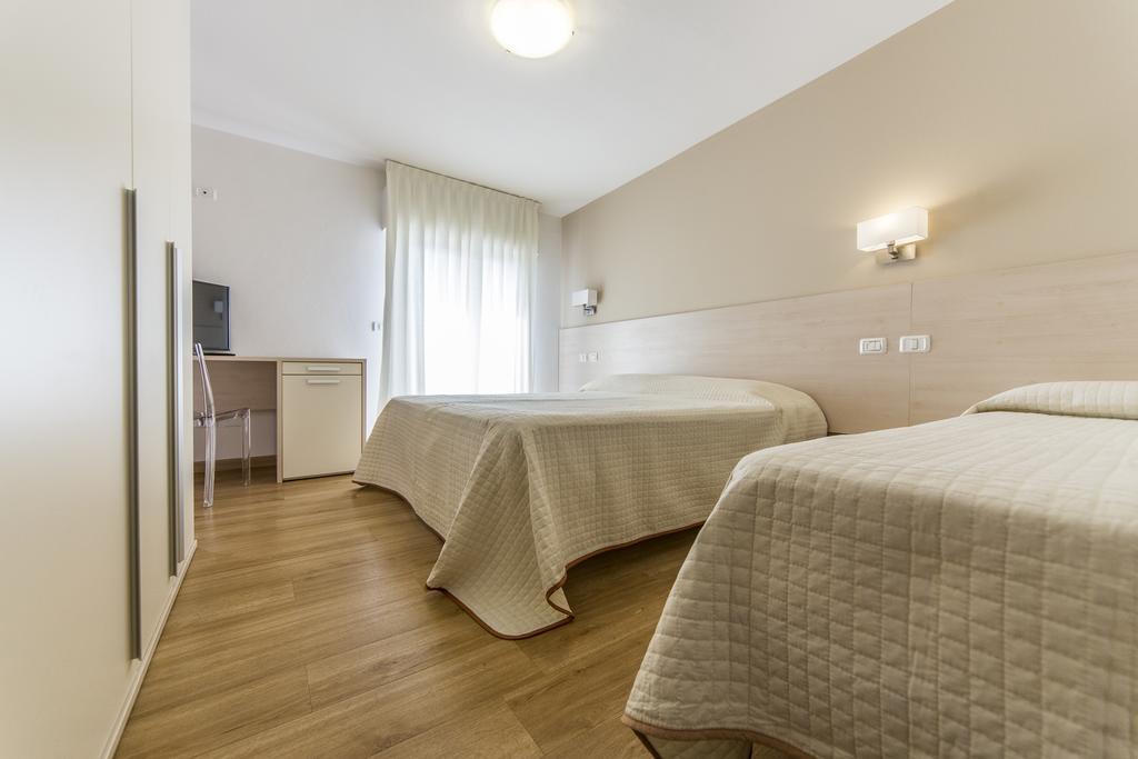 Hotel Silvia Misano Adriatico Buitenkant foto