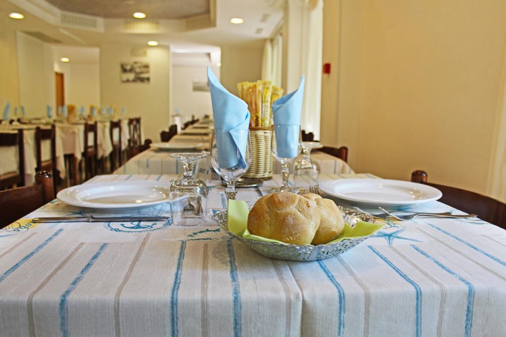 Hotel Silvia Misano Adriatico Buitenkant foto