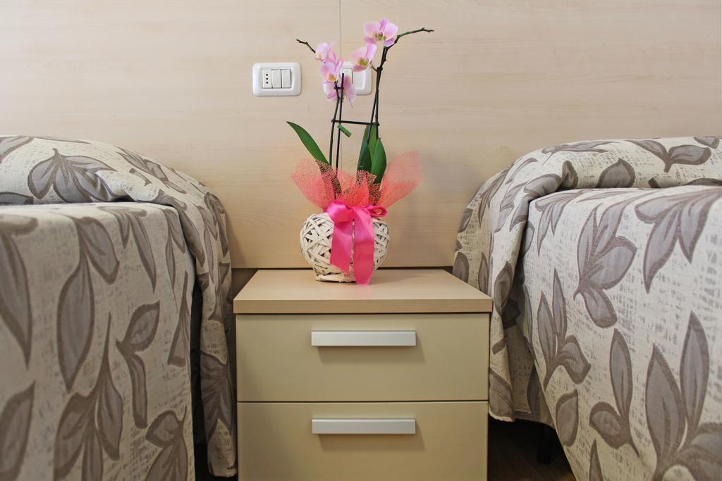 Hotel Silvia Misano Adriatico Buitenkant foto