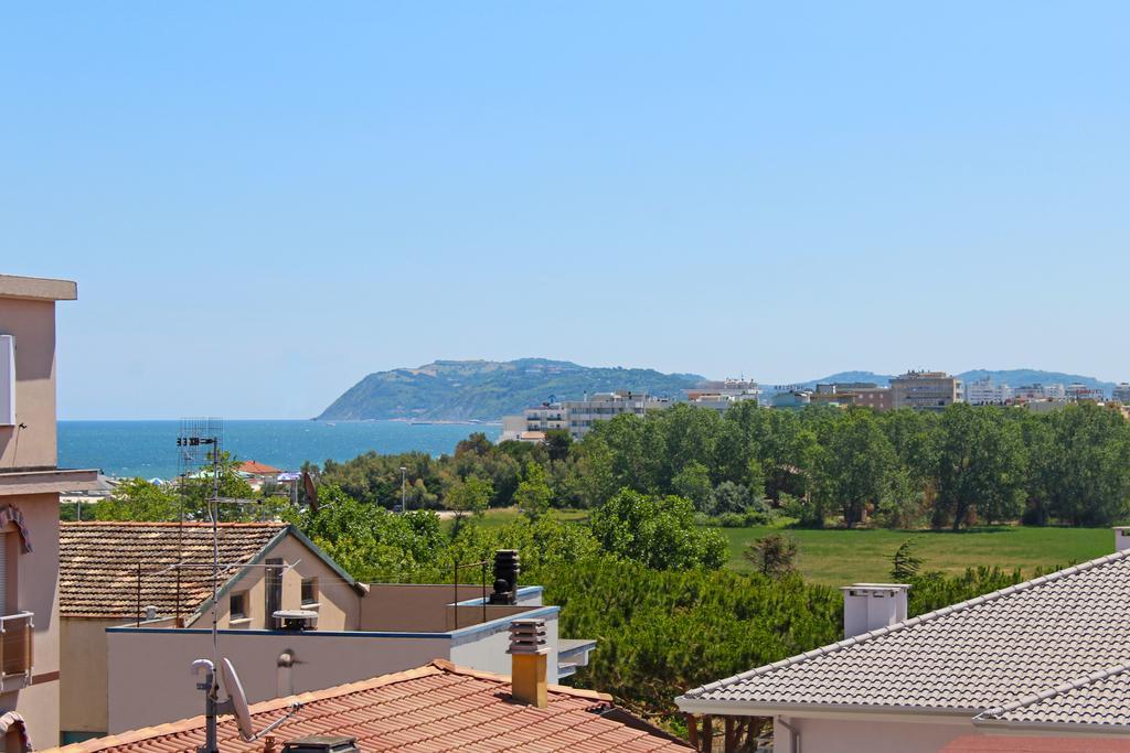 Hotel Silvia Misano Adriatico Buitenkant foto