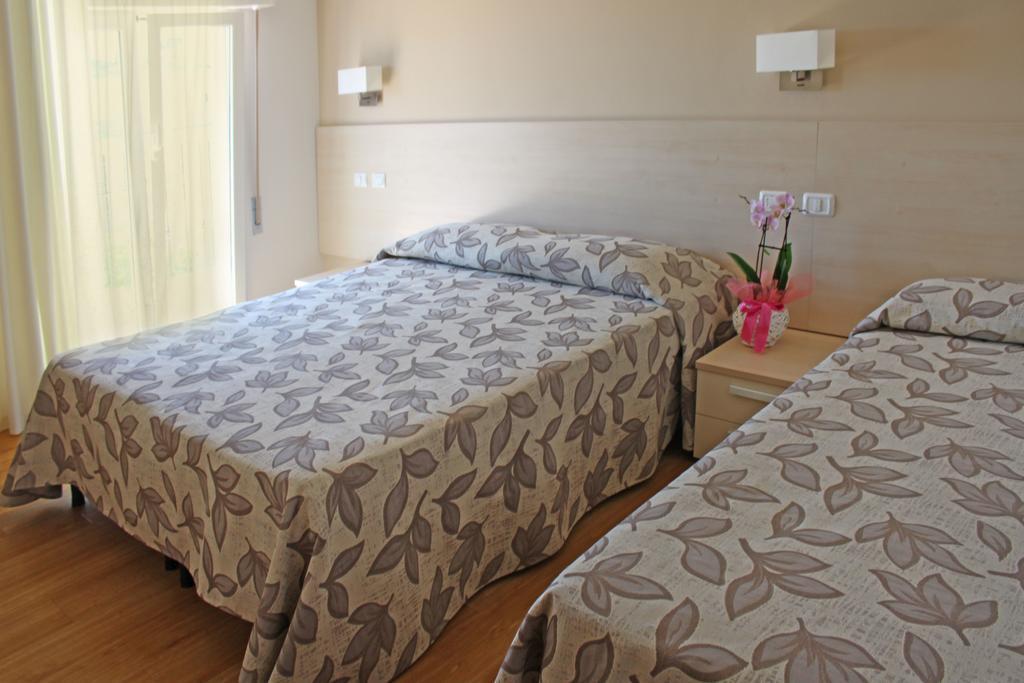 Hotel Silvia Misano Adriatico Buitenkant foto