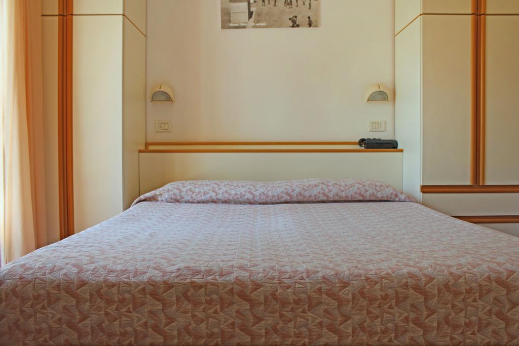 Hotel Silvia Misano Adriatico Buitenkant foto