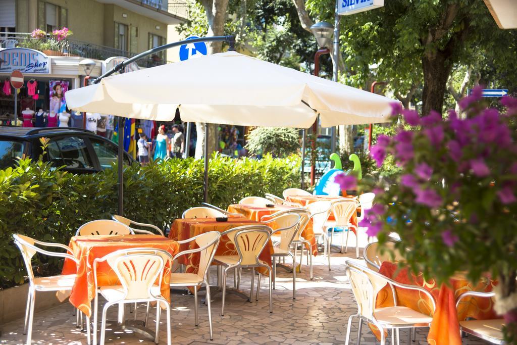 Hotel Silvia Misano Adriatico Buitenkant foto